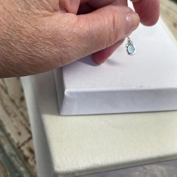 Sterling silver with light blue quartz. Sterling silver setting and chain. - Picture 4 of 8